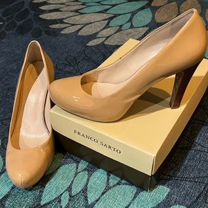 Franco Sarto nude patent heel, perfect for transition to Fall! Size 9.5